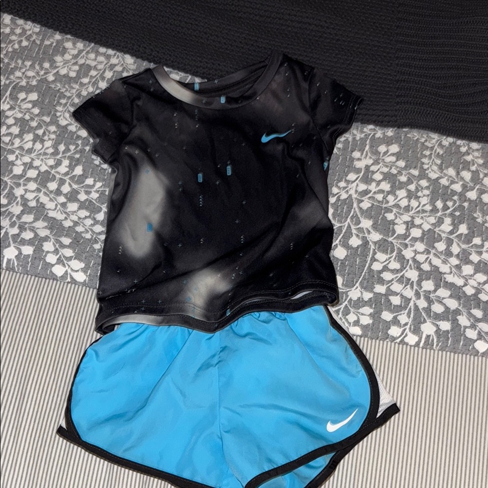 Nike 3T toddler girls outfit worn a handful of times
